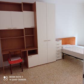 Private room for rent for €750 per month in Rome, Via Emilio Lepido