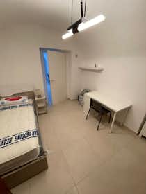 Отдельная комната сдается в аренду за 410 € в месяц в Naples, Via Luigi Settembrini