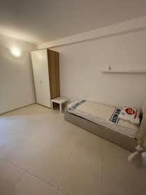 Pokój prywatny do wynajęcia za 410 € miesięcznie w mieście Naples, Via Luigi Settembrini