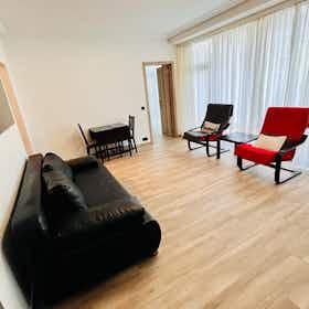 Apartment for rent for €3,000 per month in Woluwe-Saint-Lambert, Avenue des Ombrages