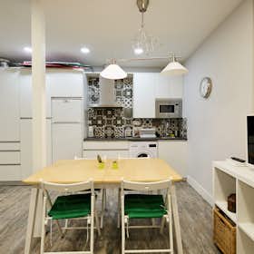 Apartment for rent for €1,888 per month in Madrid, Calle de San Buenaventura