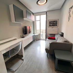 Apartment for rent for €2,328 per month in Madrid, Calle de Sebastián Elcano