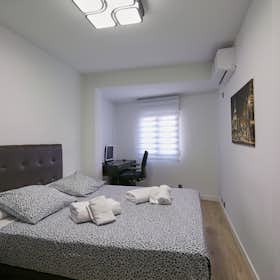 Apartment for rent for €1,765 per month in Madrid, Avenida de Oporto