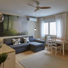 Studio for rent for €1,463 per month in Madrid, Calle del Conde Duque