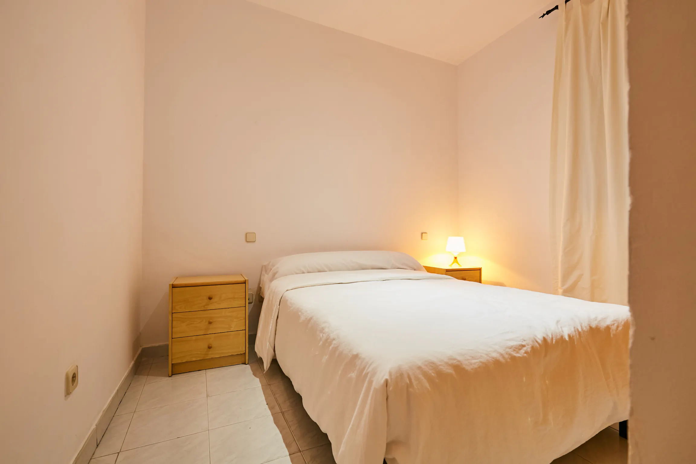 1-Bedroom Apartment in Calle de Andrés Mellado, Madrid (1223440) ROOM 1