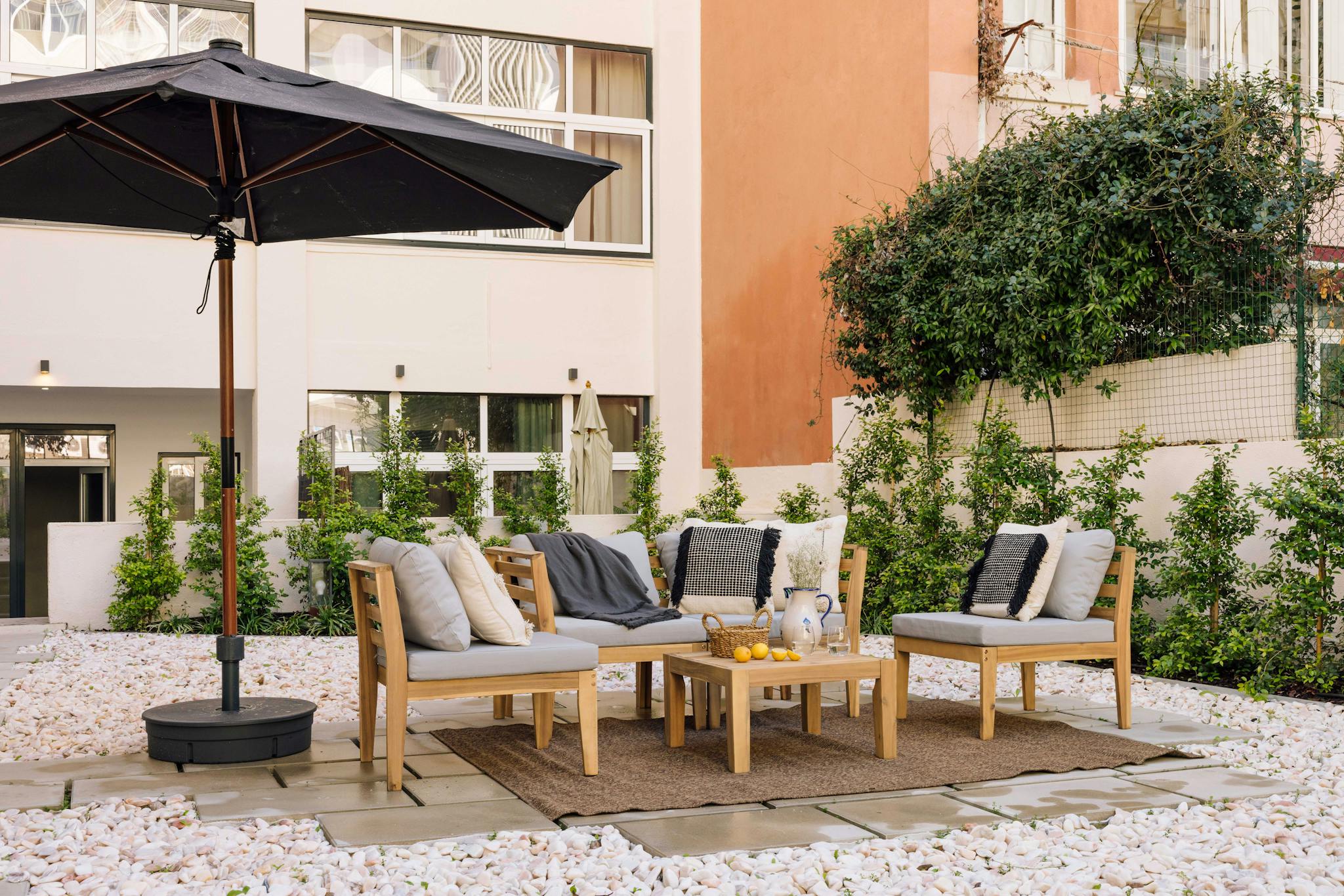 Rua Chaby Pinheiro, Lisbon preview