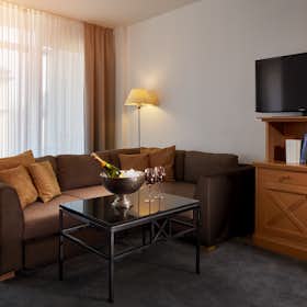Apartment for rent for €6,200 per month in Frankfurt am Main, Leerbachstraße