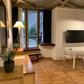 Apartment for rent for €1,950 per month in Turin, Via Filippo Juvarra