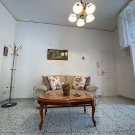 Appartamento in affitto a 1.600 € al mese a Mattinata, Via Giuseppe Mazzini