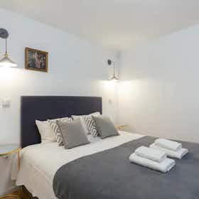 Apartment for rent for €1,340 per month in Porto, Rua de Belomonte