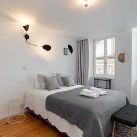 单间公寓 正在以 €1,100 的月租出租，其位于 Porto, Rua de Belomonte