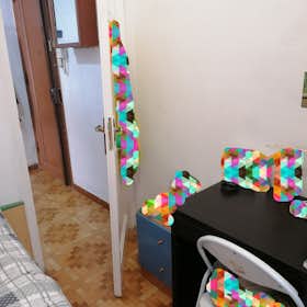 Отдельная комната сдается в аренду за 350 € в месяц в Barcelona, Carrer de Campo Florido