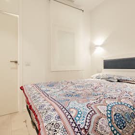Apartment for rent for €2,062 per month in Madrid, Calle Gonzalo de Córdoba