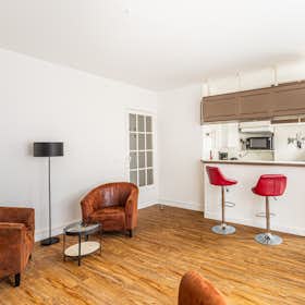 Apartment for rent for €2,900 per month in Paris, Rue des Plantes