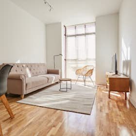 Apartment for rent for €2,082 per month in Madrid, Calle de Santa Isabel
