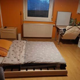 WG-Zimmer for rent for 530 € per month in Leinfelden-Echterdingen, Leinfelder Straße
