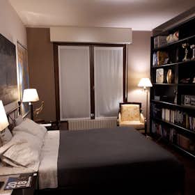Отдельная комната сдается в аренду за 650 € в месяц в Trezzano sul Naviglio, Via Circonvallazione