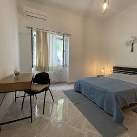 Cameră privată de închiriat pentru 260 EUR pe lună în Piraeus, Mavrokordatou