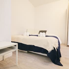 Studio for rent for €1,387 per month in Madrid, Calle de Coslada