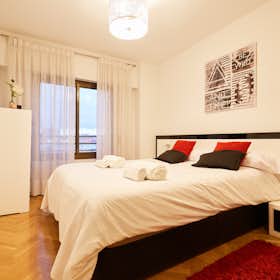 Apartment for rent for €2,635 per month in Madrid, Calle de Federico Moreno Torroba