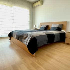 Private room for rent for €600 per month in El Prat de Llobregat, Carrer Narcís Monturiol