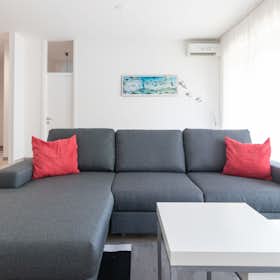 Apartment for rent for €2,700 per month in Milan, Via Amedeo d'Aosta