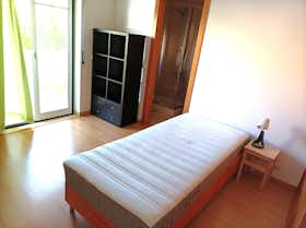 Private room for rent for €600 per month in Cascais, Rua António Sacramento