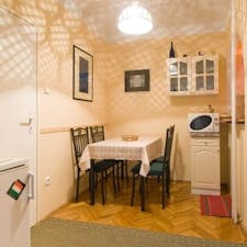 Apartment for rent for HUF 255,626 per month in Budapest, Karinthy Frigyes út