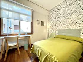 Отдельная комната сдается в аренду за 680 € в месяц в Bilbao, Campo Volantin pasealekua