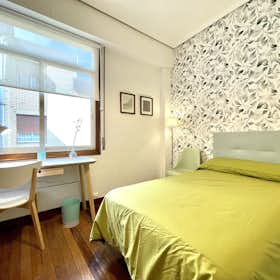 私人房间 正在以 €680 的月租出租，其位于 Bilbao, Campo Volantin pasealekua