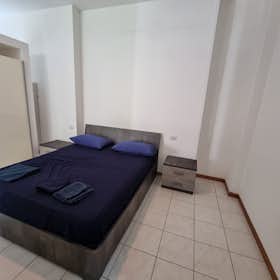Apartment for rent for €1,350 per month in Segrate, Via Fratelli Cervi