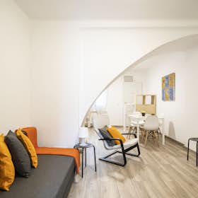 Building for rent for €2,600 per month in Madrid, Calle de los Misterios