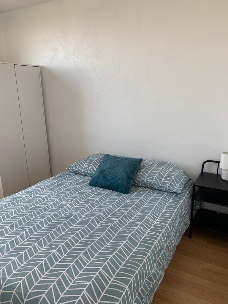 Rue Édouard Branly, Bron preview