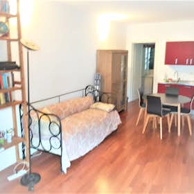 Apartment for rent for €2,150 per month in Milan, Via Valsugana