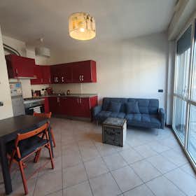 Apartment for rent for €1,250 per month in Milan, Via del Futurismo