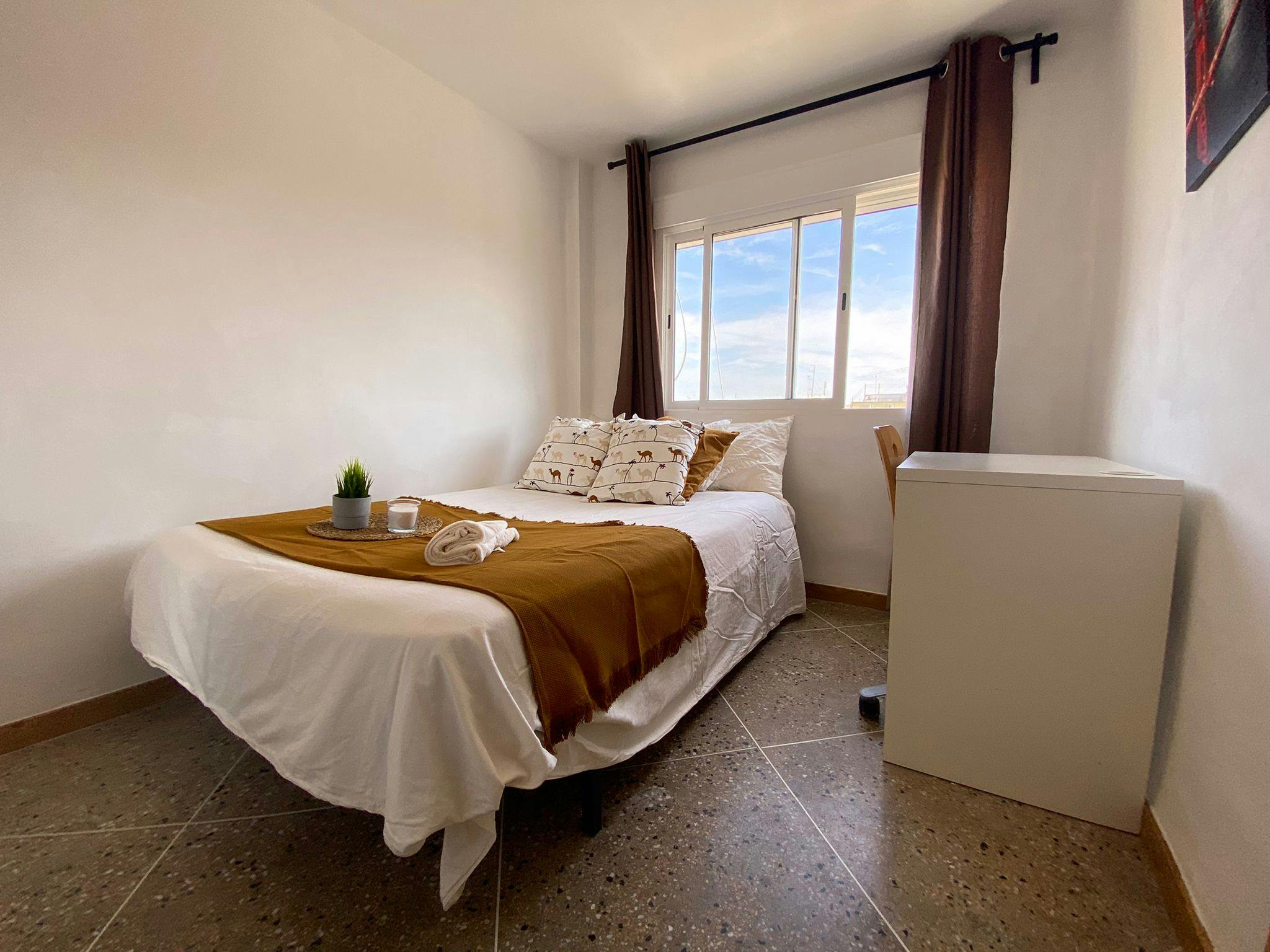 Private room for rent for €345 per month in Valencia, Carrer de Ramiro de Maeztu