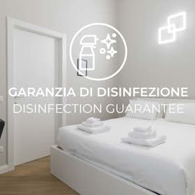 Apartment for rent for €2,862 per month in Milan, Via Fontana