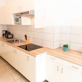Apartment for rent for €1,600 per month in Vienna, Diefenbachgasse