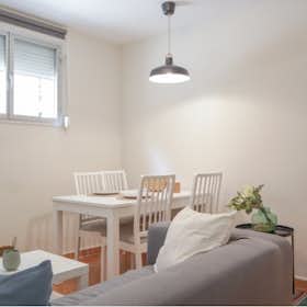 Apartment for rent for €1,300 per month in Madrid, Calle de Alejandrina Morán