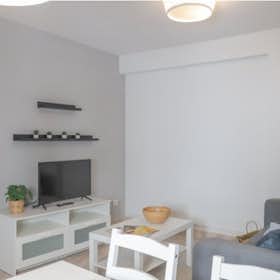 Apartment for rent for €1,300 per month in Madrid, Calle Francisco Guzmán