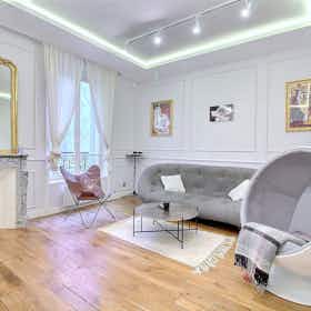 Apartment for rent for €3,119 per month in Paris, Place de Breteuil