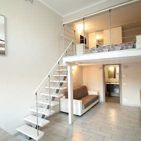 Appartement te huur voor € 3.000 per maand in Rome, Via Giuseppe Gregoraci
