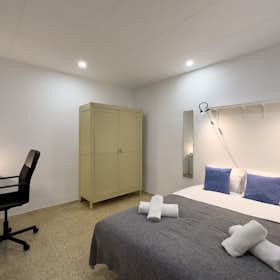 Private room for rent for €749 per month in Barcelona, Carrer de Vilamarí