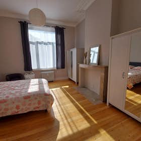 Apartment for rent for €1,400 per month in Ixelles, Boulevard Général Jacques