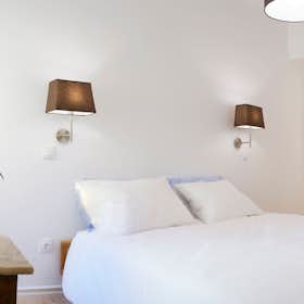 Apartment for rent for €1,800 per month in Lisbon, Rua dos Remédios