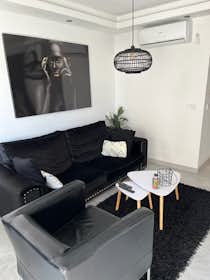 公寓 正在以 €1,300 的月租出租，其位于 Alicante, Carrer Serra de Cavalls