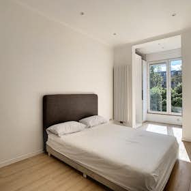 Apartamento para alugar por € 1.390 por mês em Uccle, Chaussée d'Alsemberg