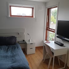 WG-Zimmer for rent for 1.500 € per month in Dublin, Fairview Close
