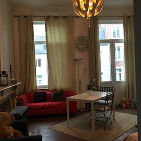 Haus zu mieten für 750 € pro Monat in Liège, Rue Grétry