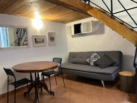 Apartment for rent for €1,300 per month in Rome, Via dei Gigli d'Oro